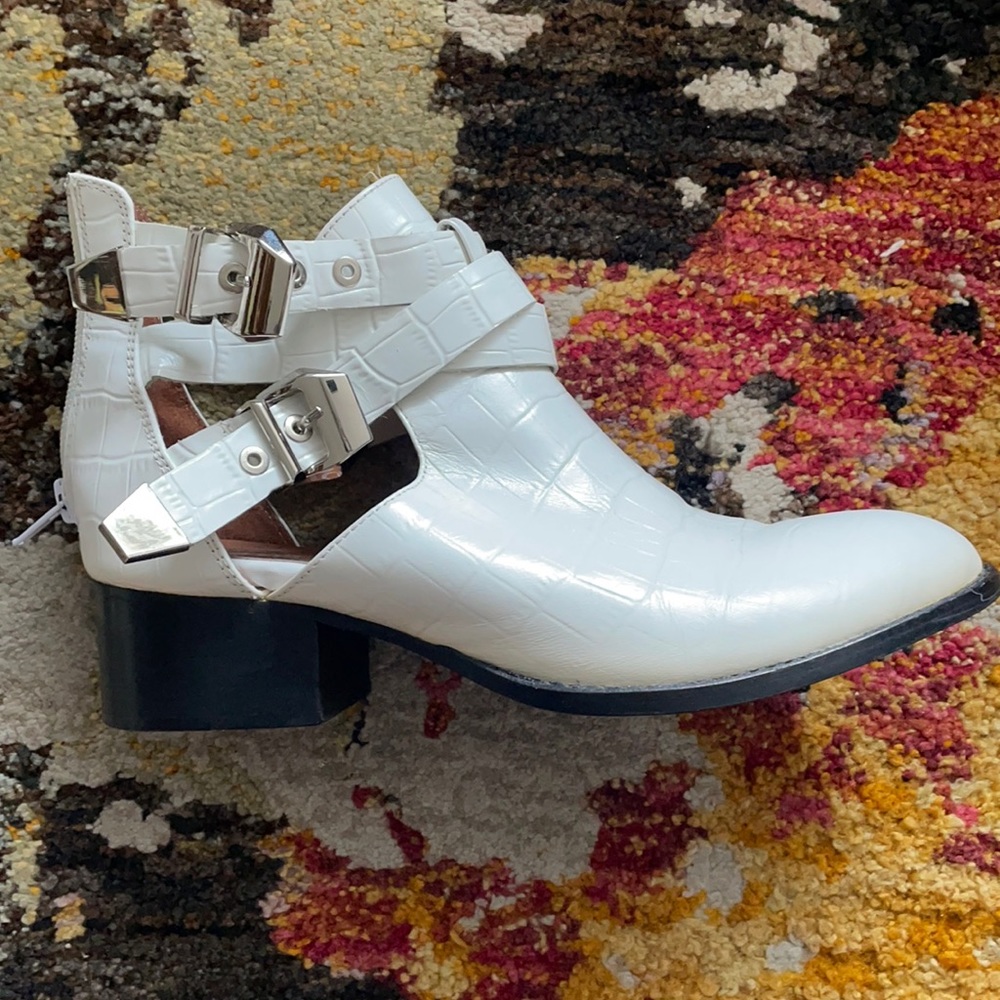Jeffrey Campbell Everly White Croc Bootie Sz 7